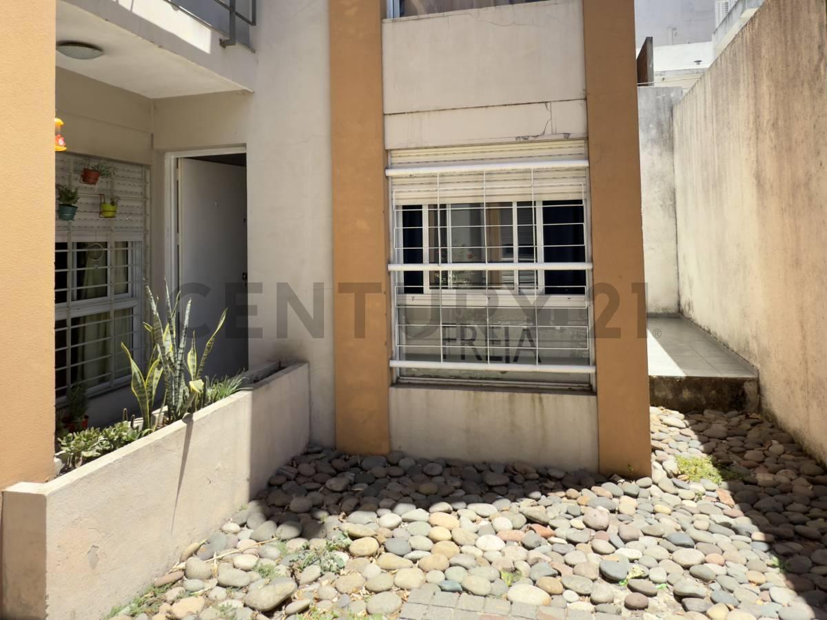 VENTA MONOAMBIENTE MORON CENTRO - Apto profesional - Patio - Ideal inversión o primera vivienda