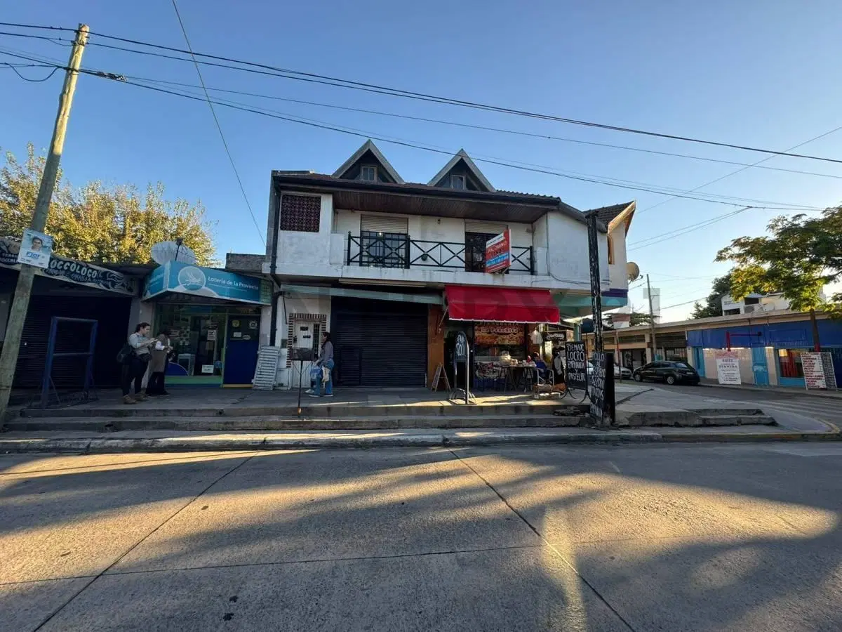 Venta local comercial con oficina y galpon cochera en Hurlingham 4