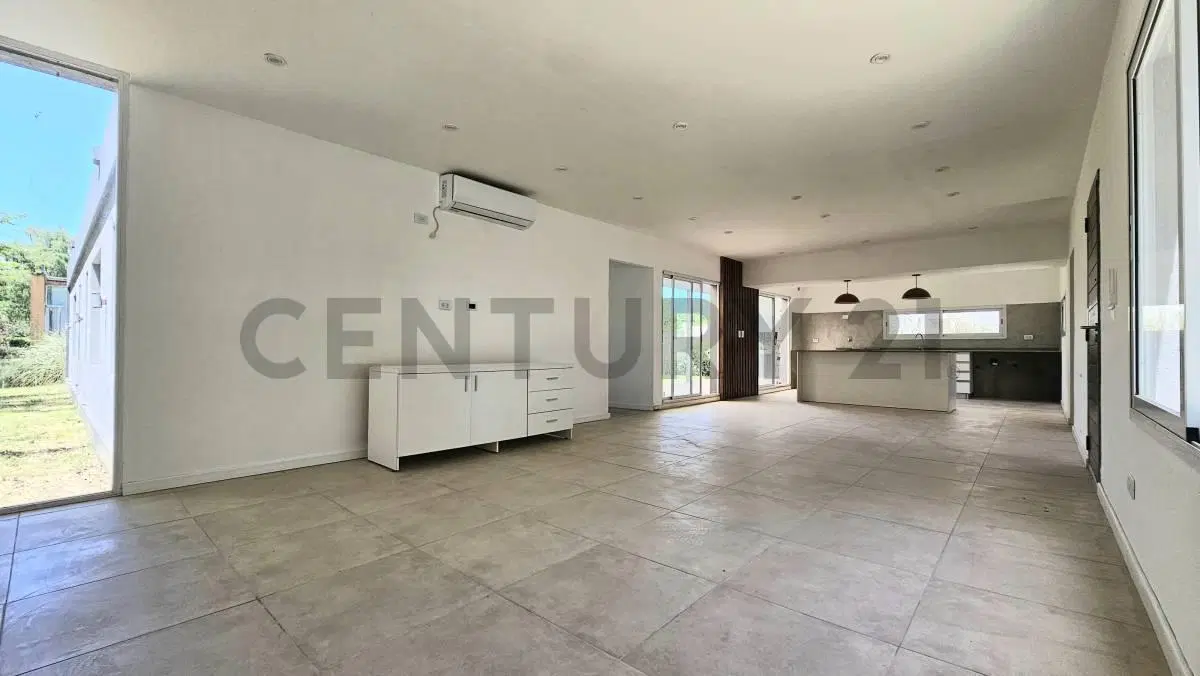 Venta Casa en barrio cerrado La Cesarina de 4 ambientes 3