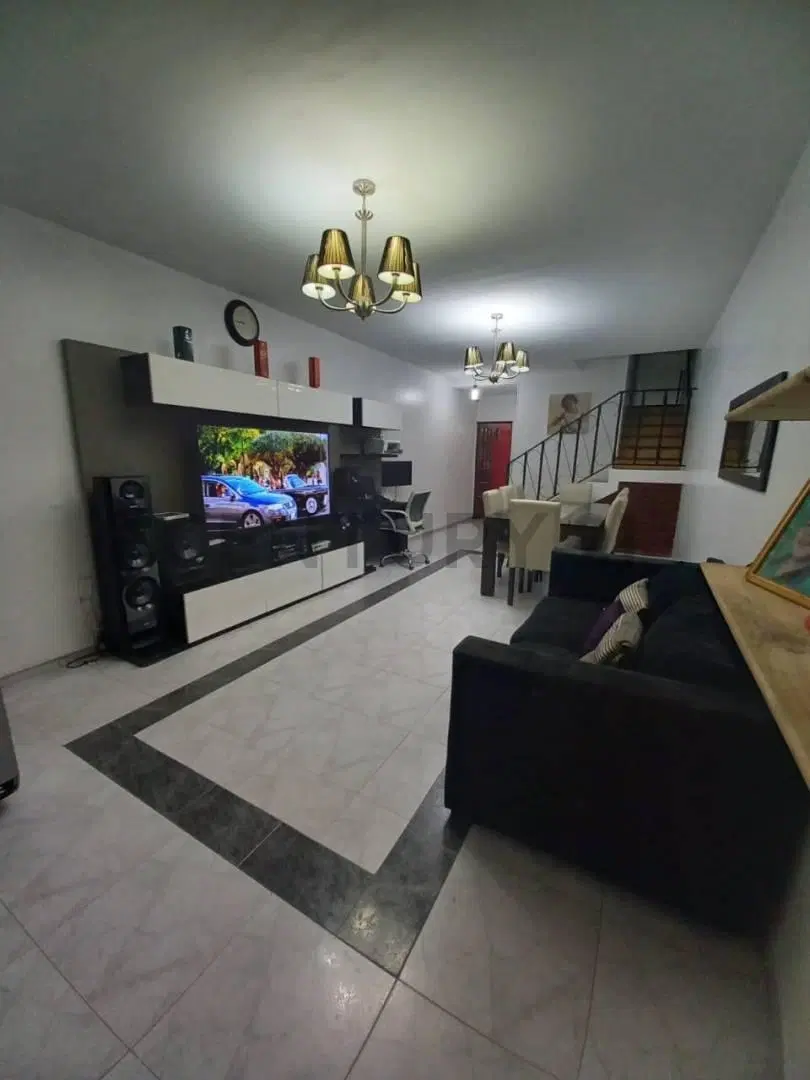 Venta dúplex 3 ambientes con parrilla, jardin y cochera en Castelar 3