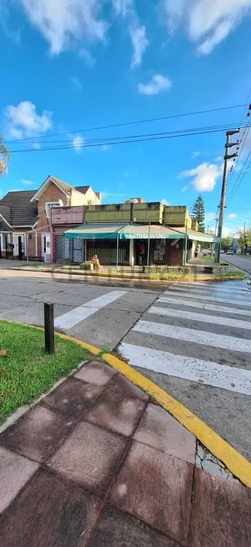 VENTA DE LOCAL COMERCIAL EN ESQUINA ITUZAINGÓ 2