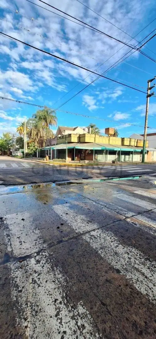 VENTA DE LOCAL COMERCIAL EN ESQUINA ITUZAINGÓ 5