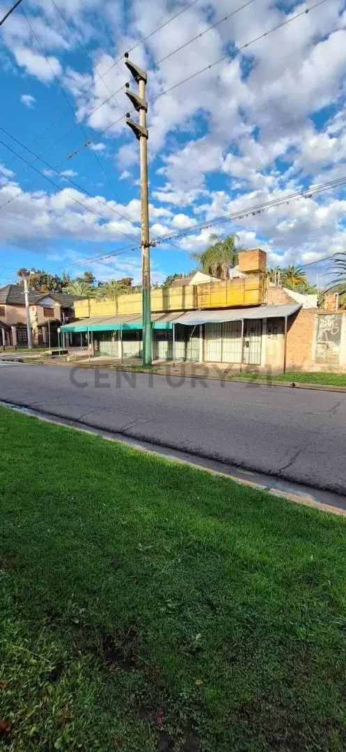 VENTA DE LOCAL COMERCIAL EN ESQUINA ITUZAINGÓ 3