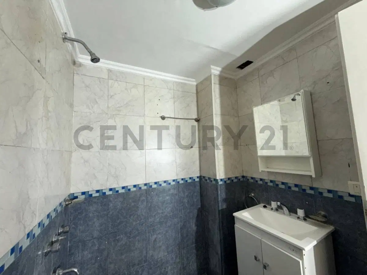 Departamento de 3 ambientes en alquiler con excelente ubicación en Moreno 3