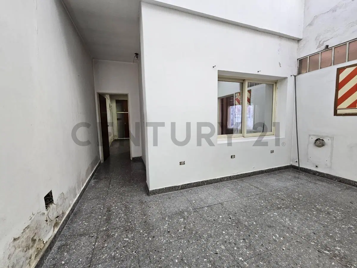 ALQUILER - Local comercial. Lujan Centro 8