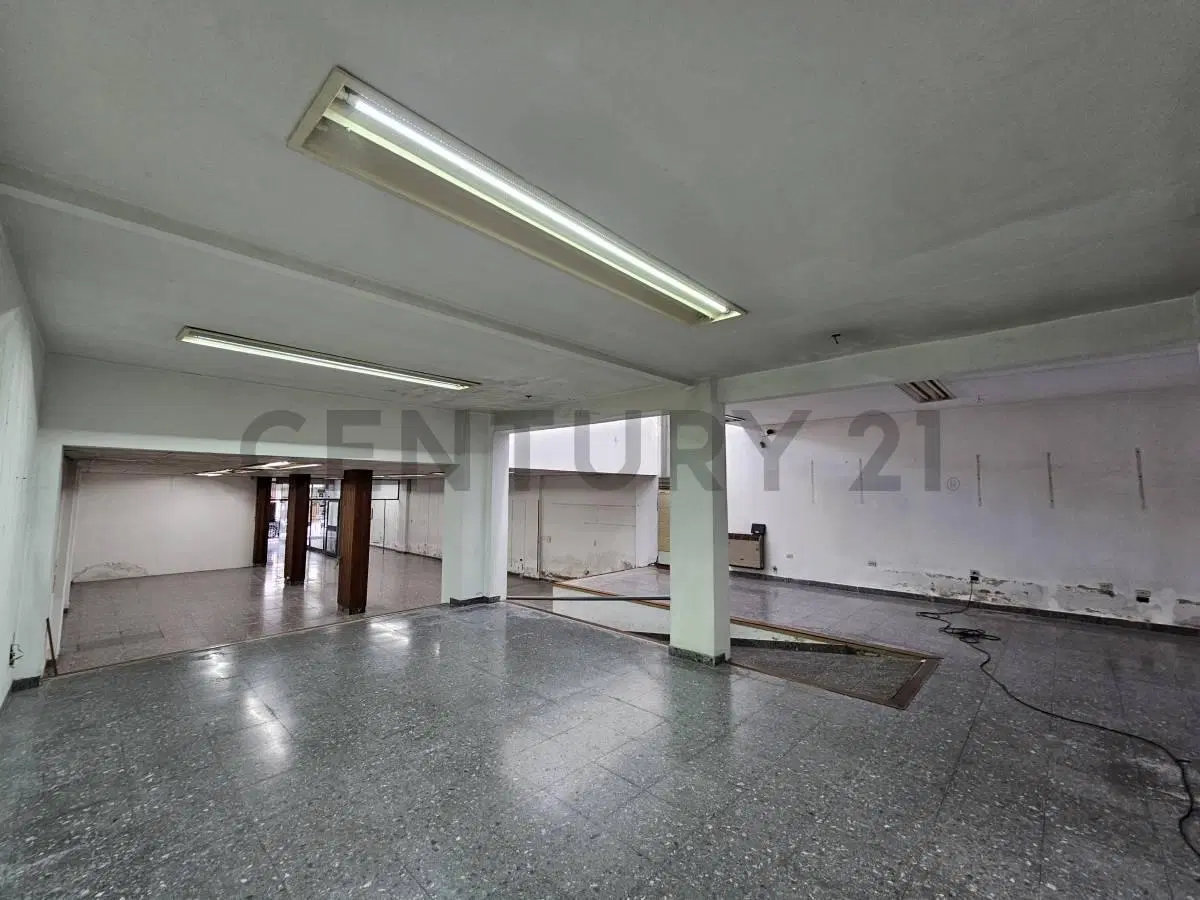 ALQUILER - Local comercial. Lujan Centro 4