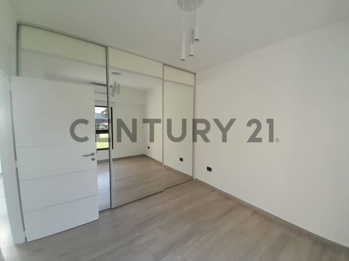 Foto de VENTA CASA CASCO DE ÁLVAREZ MORENO 4 AMBIENTES EN BARRIO CERRADO, imagen 4