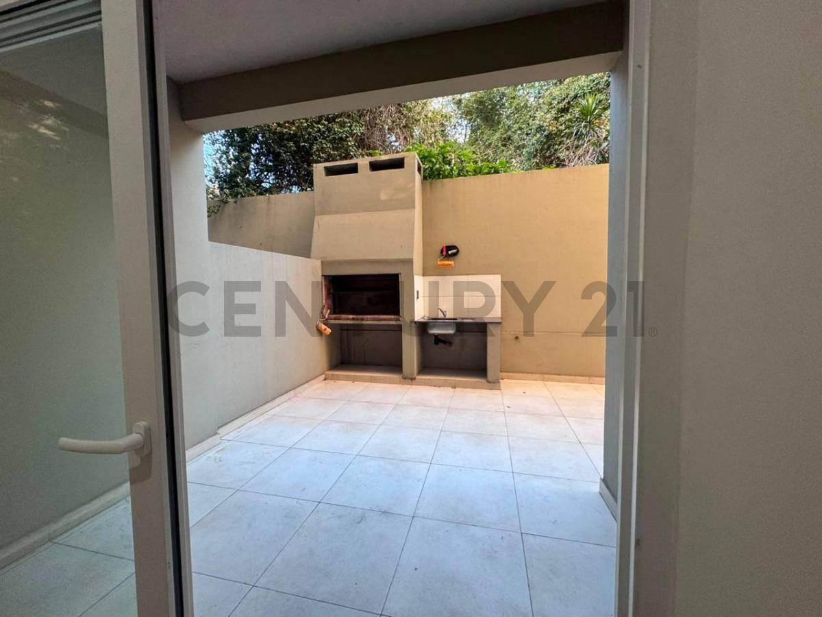 Foto de Alquiler departamento 2 ambientes, planta baja con patio, Ituzaingó, imagen 2