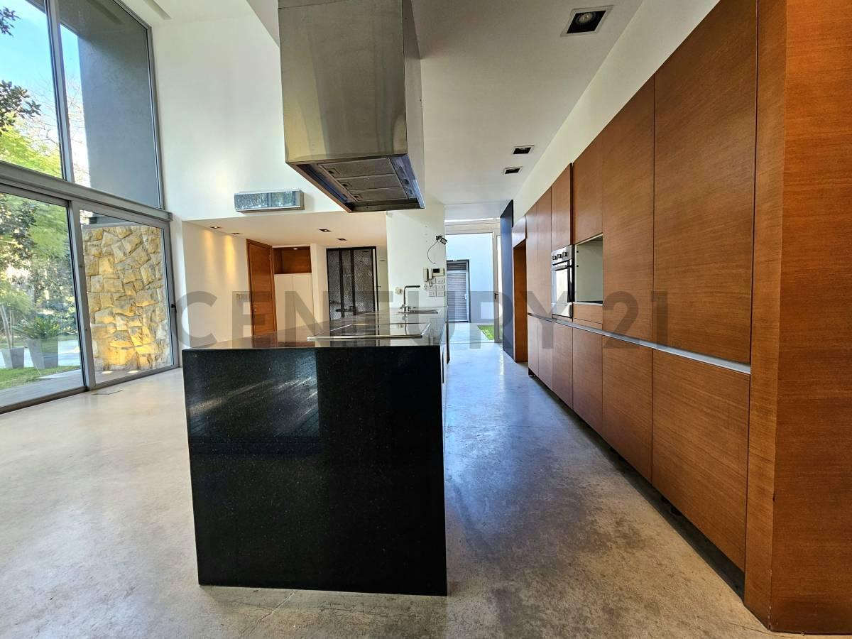 Foto de Casa 5 ambientes con parque y pileta- Ituzaingo Norte, imagen 3