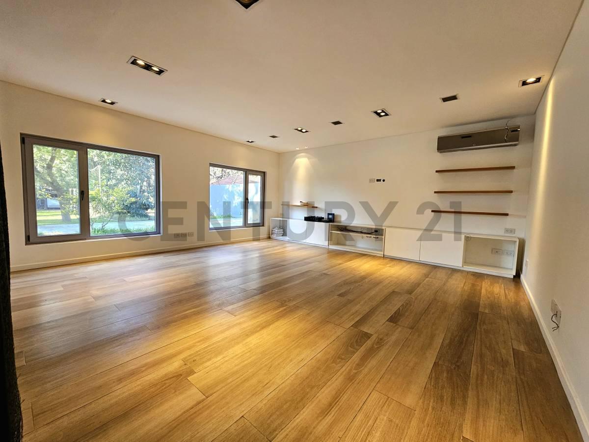 Foto de Casa 5 ambientes con parque y pileta- Ituzaingo Norte, imagen 4
