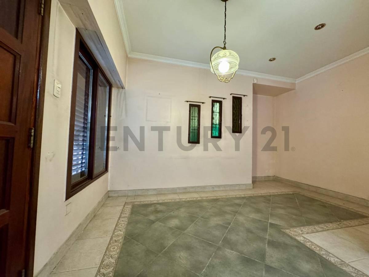 Foto de Venta casa/chalet 4 ambientes con quincho + parque en Castelar Norte, imagen 1