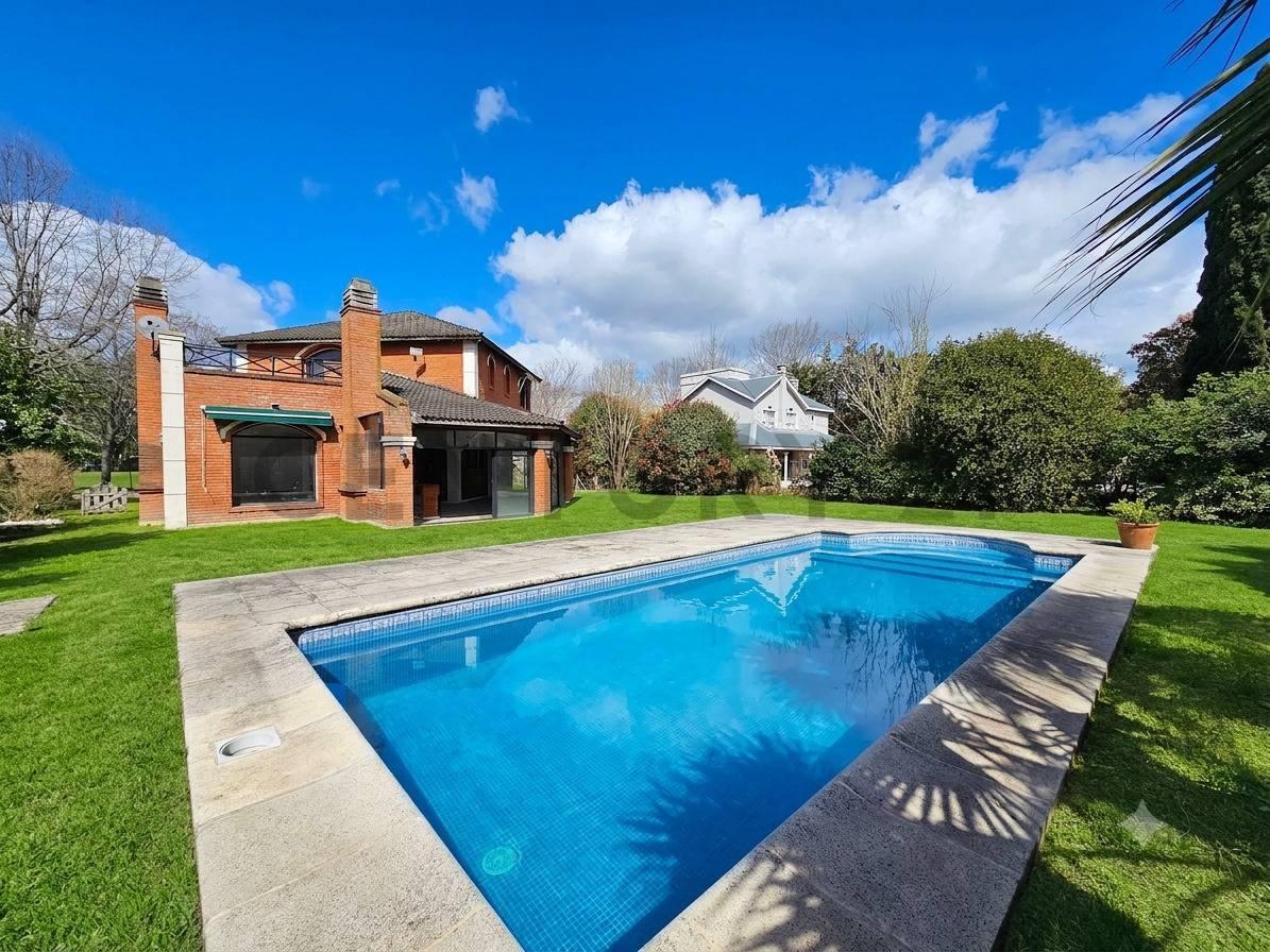 Foto de Casa 5 ambientes, quincho cerrado parque y piscina. Campos de Alvarez, imagen 4