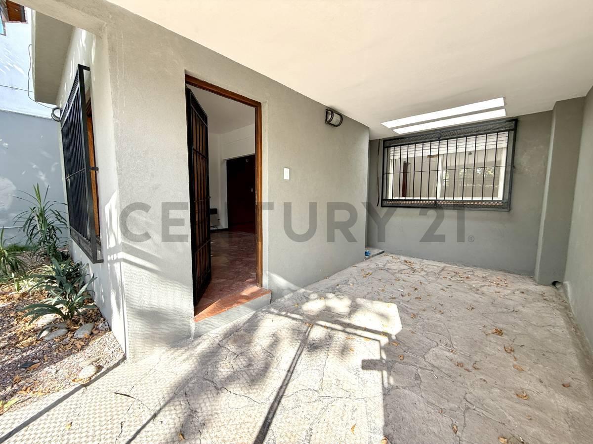 Foto de VENTA PH CUATRO AMBIENTES, EN ITUZAINGO, CON PATIO, imagen 4
