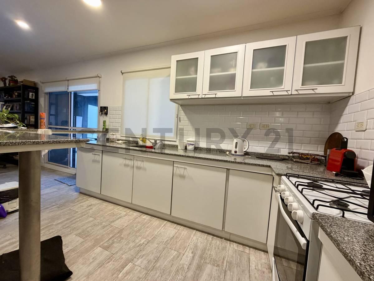 Foto de VENTA CASA 4 AMB. | PARQUE Y PILETA | ITUZAINGÓ NORTE, imagen 3