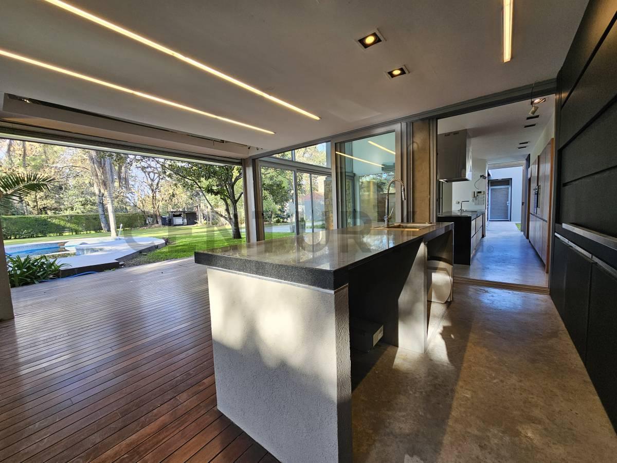 Foto de Casa 5 ambientes con parque y pileta- Ituzaingo Norte, imagen 3