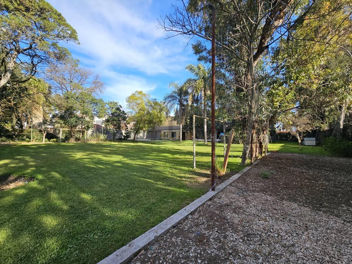 Foto de Casa 5 ambientes con parque y pileta- Ituzaingo Norte, imagen 2