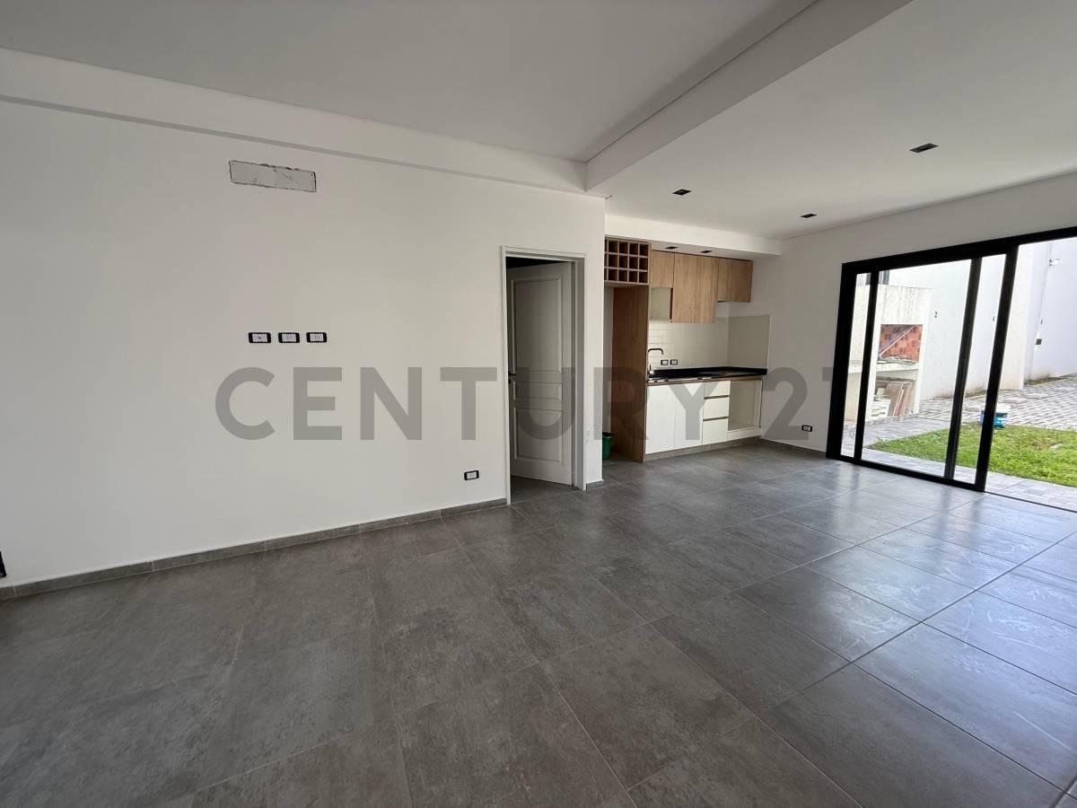 Foto de Venta PH 4 Ambientes cochera en complejo cerrado, Ituzaingo, imagen 2