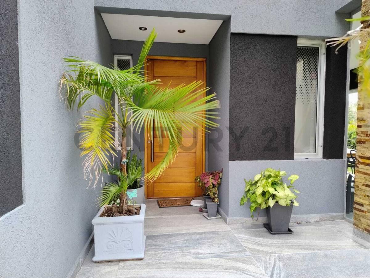 Foto de VENTA CASA CASCO DE ALVAREZ- 4 AMBIENTES- PARQUE -PILETA, imagen 5