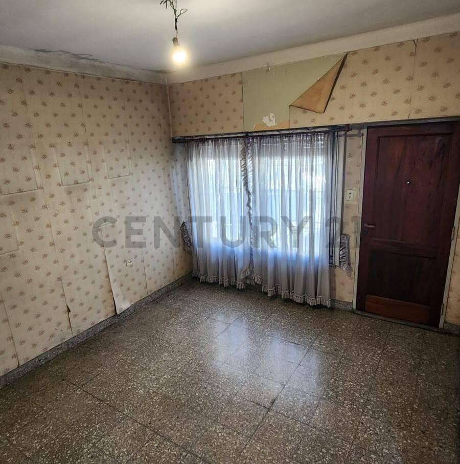 Foto de VENTA PH 3 Ambientes a Refaccionar – Castelar Norte, imagen 2