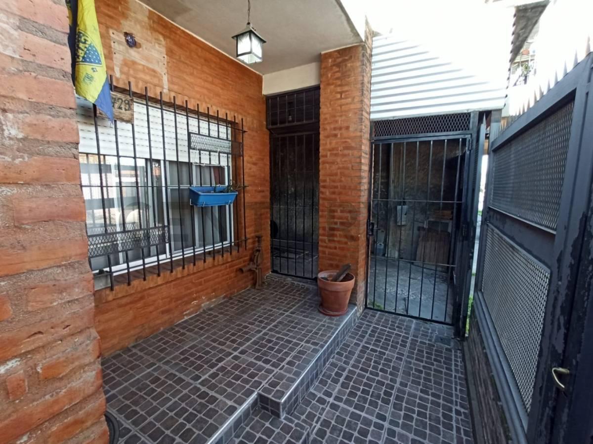 Foto de CASA PH EN VENTA, 4 AMBIENTES, ISIDRO CASANOVA CENTRO, APTO CREDITO, imagen 2