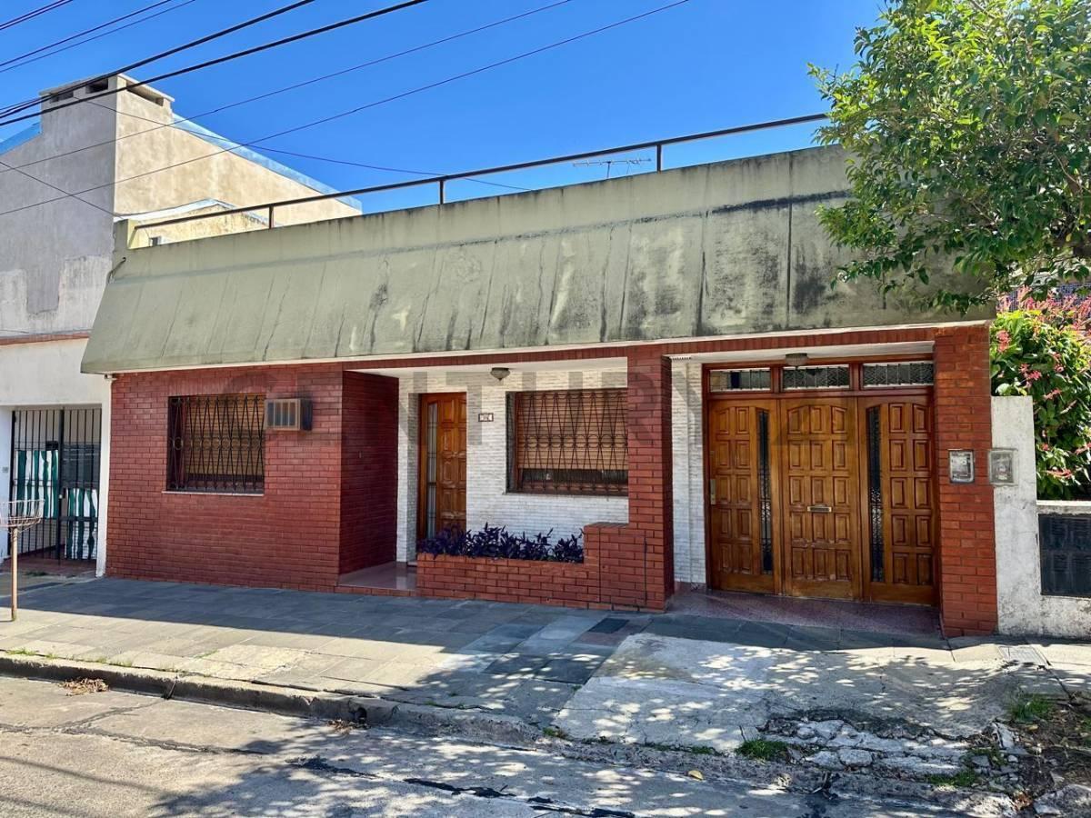 Foto de VENTA CASA 4 AMB, APTA CRÉDITO, MORON, imagen 1