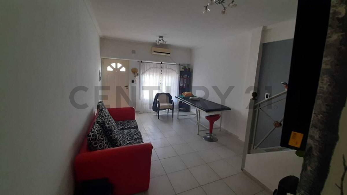 Foto de TRIPLEX 4 AMBIENTES CON COCHERA Y BALCON TERRAZA VILLA LUZURIAGA -, imagen 3