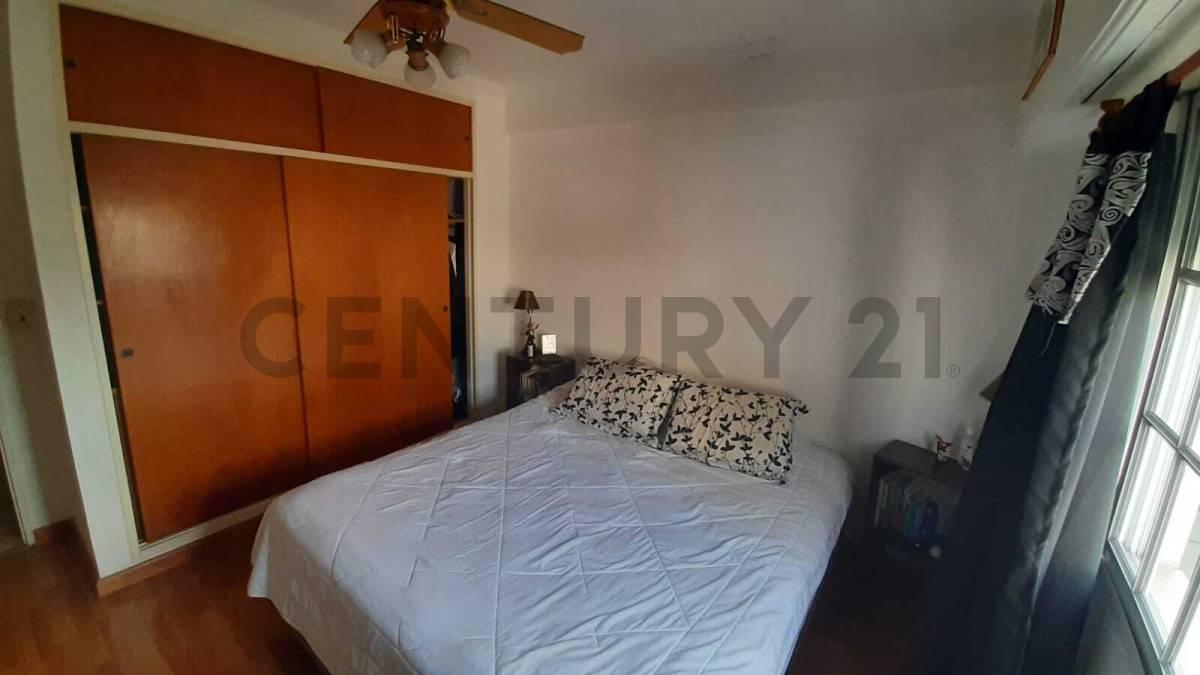 Foto de TRIPLEX 4 AMBIENTES CON COCHERA Y BALCON TERRAZA VILLA LUZURIAGA -, imagen 4