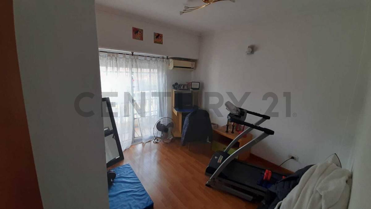 Foto de TRIPLEX 4 AMBIENTES CON COCHERA Y BALCON TERRAZA VILLA LUZURIAGA -, imagen 5
