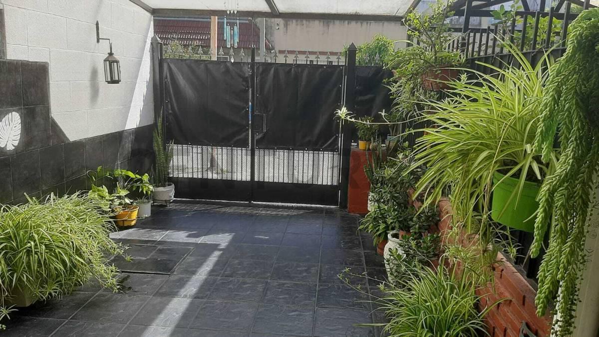 Foto de VENTA - TRIPLEX 4 AMBIENTES CON COCHERA CUBIERTA - SAN JUSTO, imagen 1