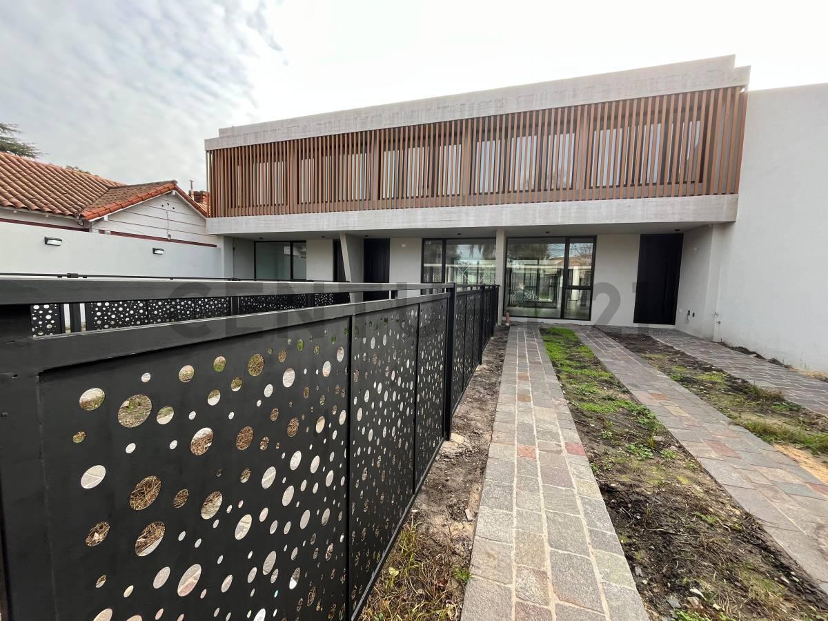 Foto de Venta casa 4 AMBIENTES en Ituzaingó Norte, imagen 1