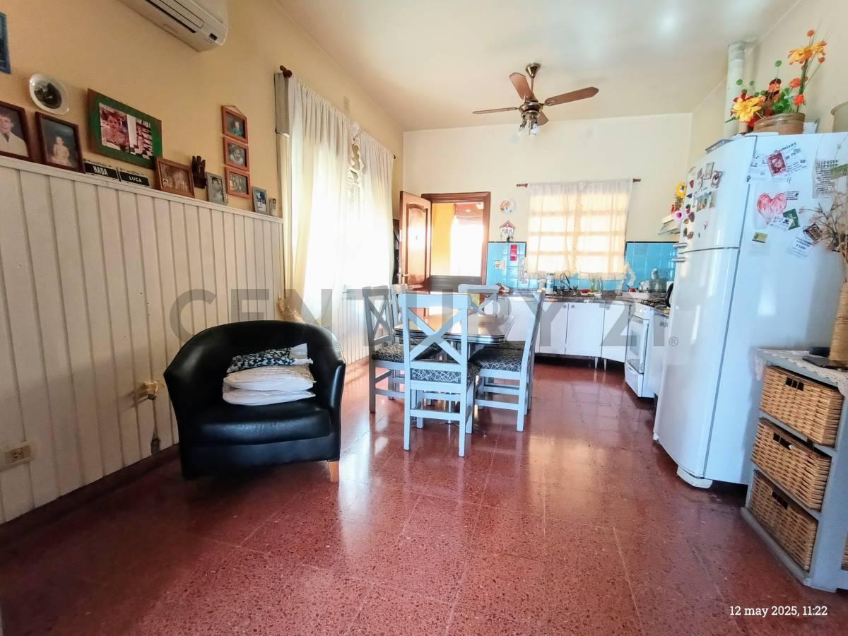 Foto de VENTA CASA 3 AMBIENTES CON COCHERA CASTELAR NORTE, imagen 2