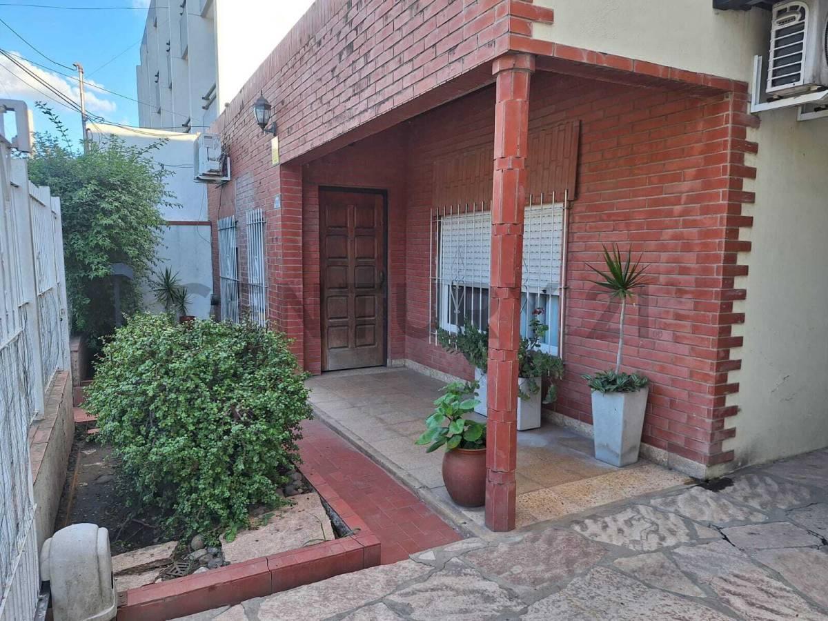 Foto de VENTA CASA FAMILIAR 5 AMBIENTES CON COCHERA - JOSE C. PAZ, imagen 3