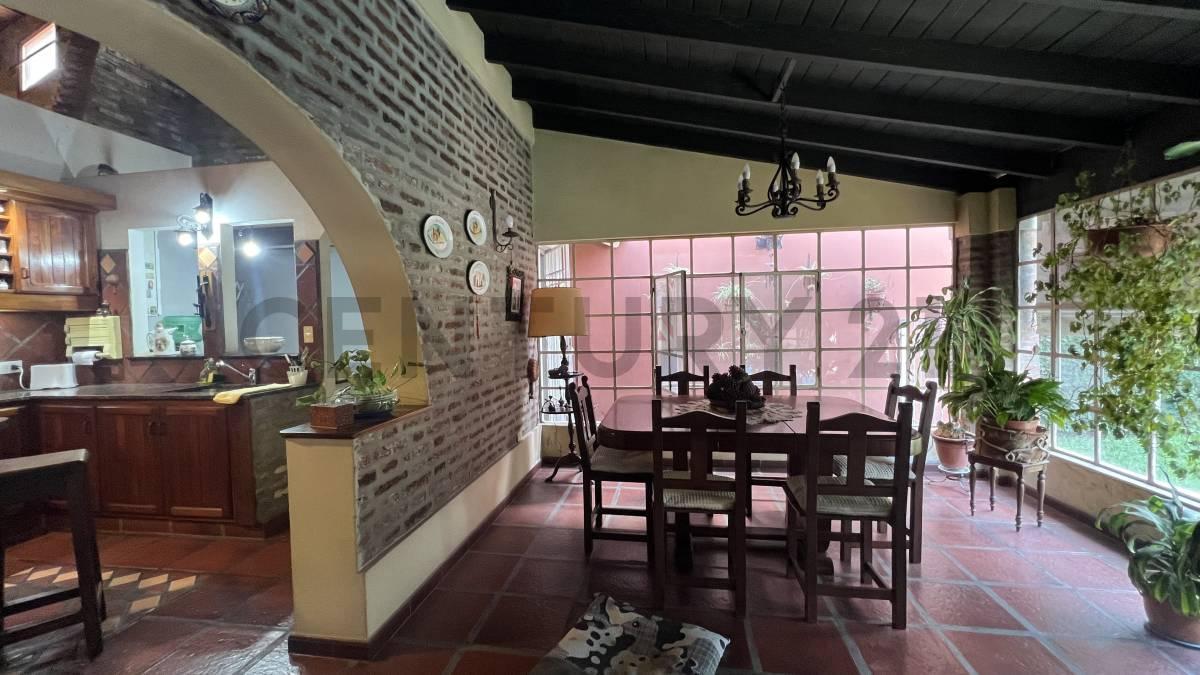 Foto de VENTA CASA 6 AMBIENTES - PISCINA - GARAGE 2 AUTOS - HAEDO, imagen 5