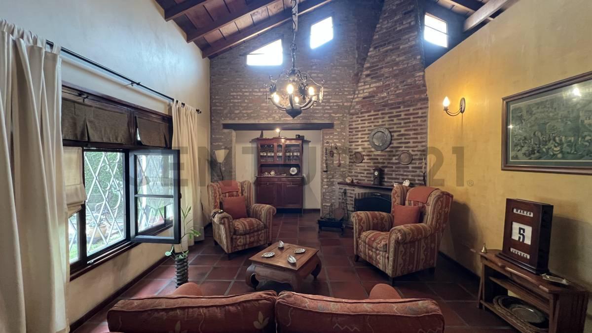 Foto de VENTA CASA 6 AMBIENTES - PISCINA - GARAGE 2 AUTOS - HAEDO, imagen 4