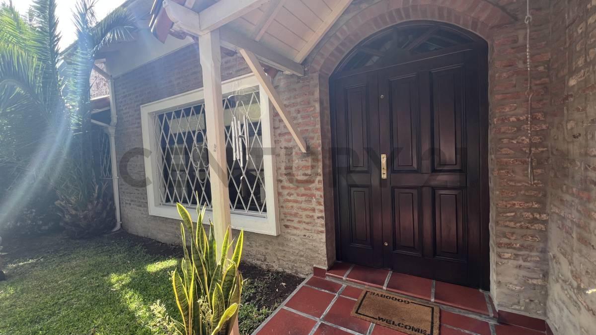 Foto de VENTA CASA 6 AMBIENTES - PISCINA - GARAGE 2 AUTOS - HAEDO, imagen 3