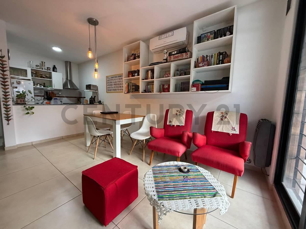 Foto de VENTA PH 2 AMBIENTES CON COCHERA CASTELAR NORTE, imagen 1