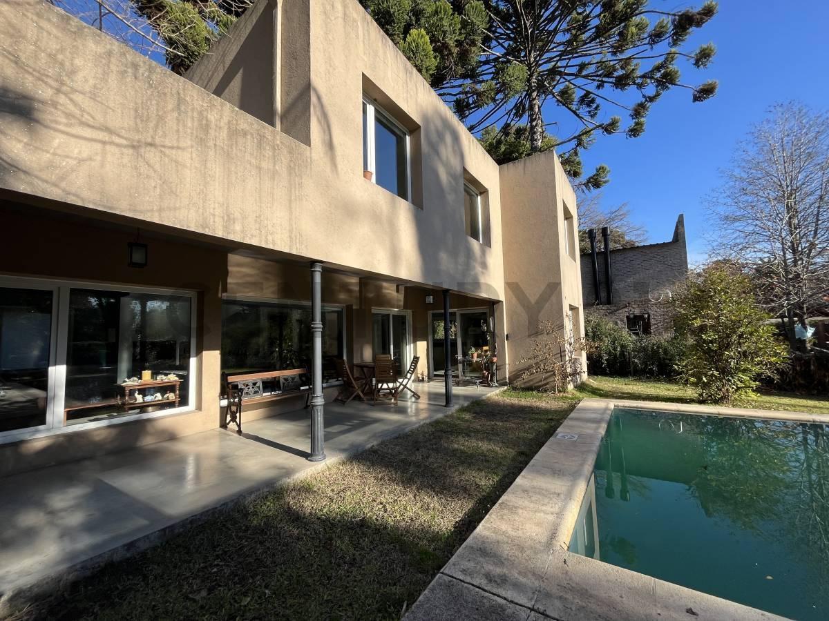 Foto de VENTA DE CASA 5 AMBIENTES EN PARQUE LELOIR APTA CREDITO, imagen 3