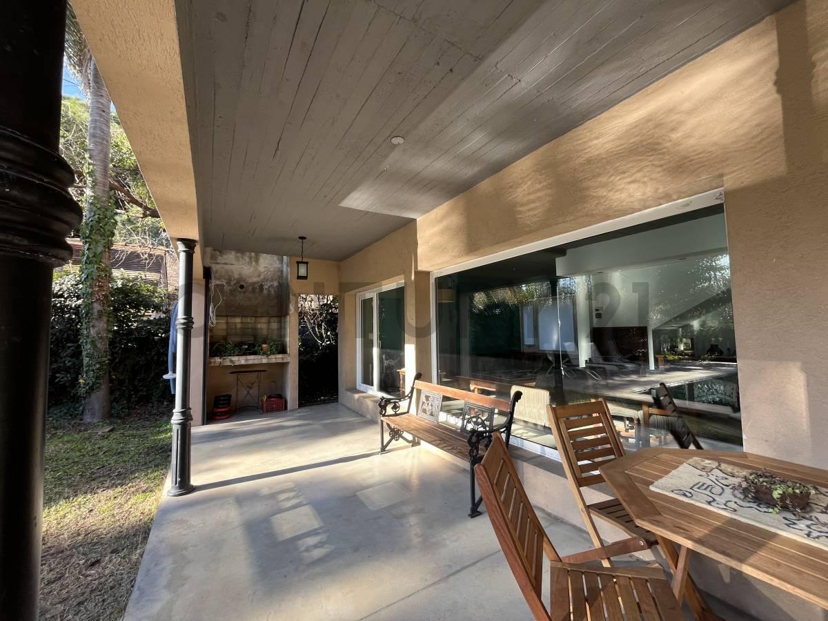 Foto de VENTA DE CASA 5 AMBIENTES EN PARQUE LELOIR APTA CREDITO, imagen 2