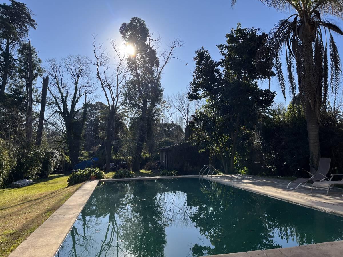 Foto de VENTA DE CASA 5 AMBIENTES EN PARQUE LELOIR APTA CREDITO, imagen 1