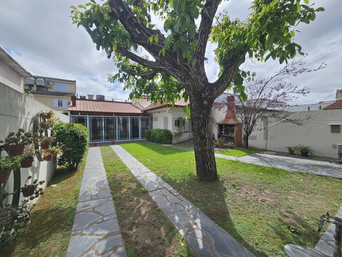 Foto de Venta casa 5 ambientes Villa Luzuriaga, imagen 1