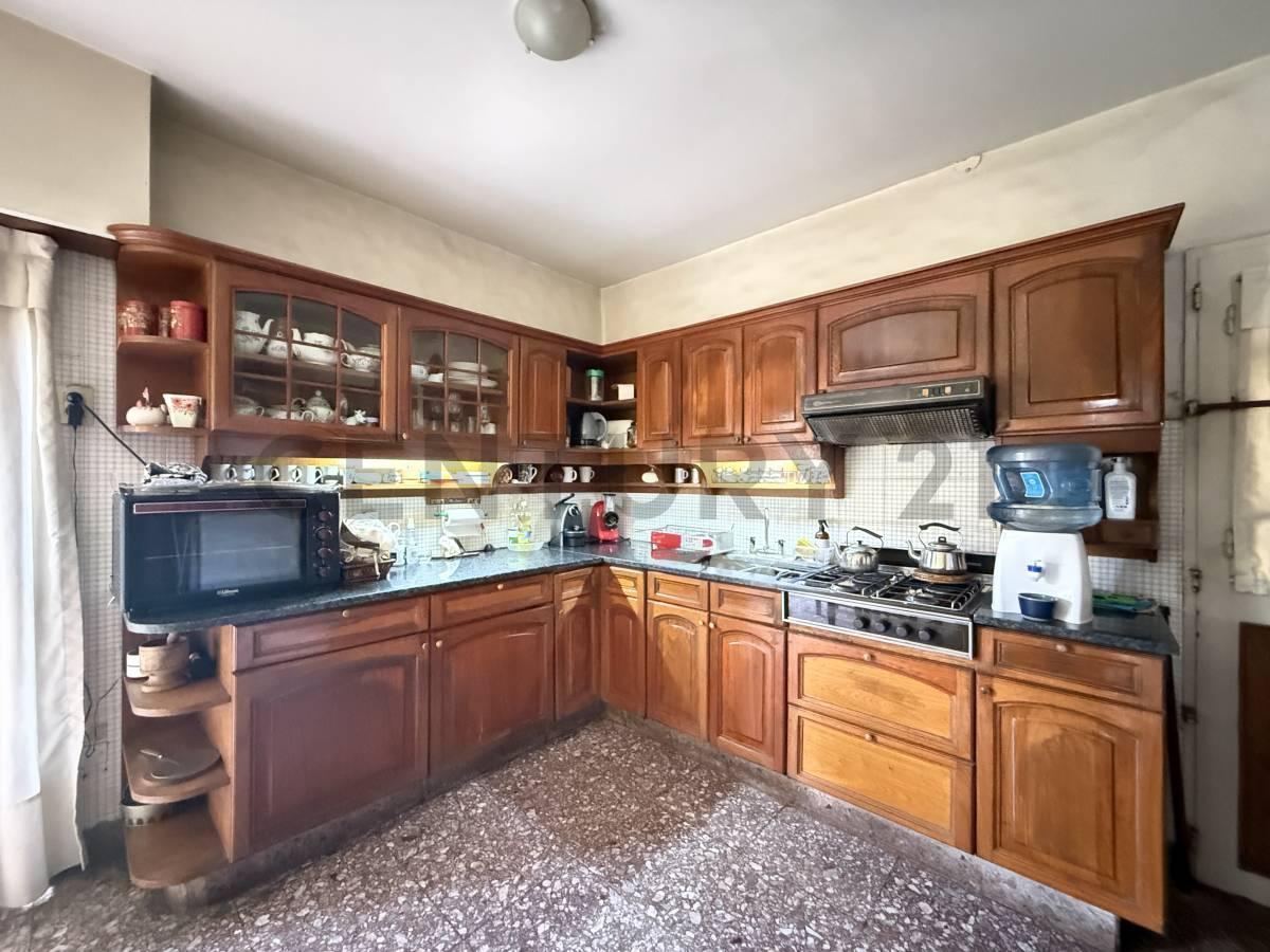 Foto de Venta Casa 6 ambientes en Castelar Norte con pileta, imagen 4
