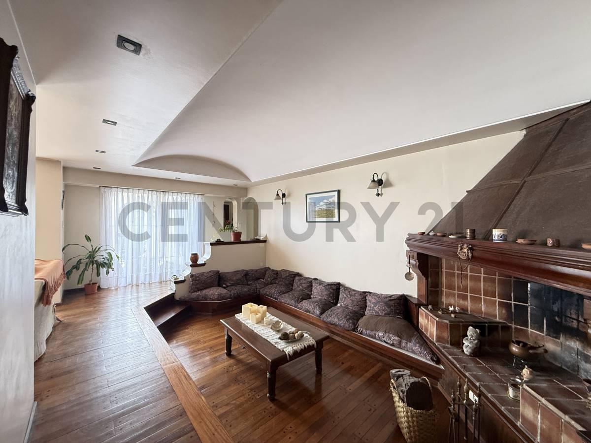 Foto de Venta Casa 6 ambientes en Castelar Norte con pileta, imagen 2
