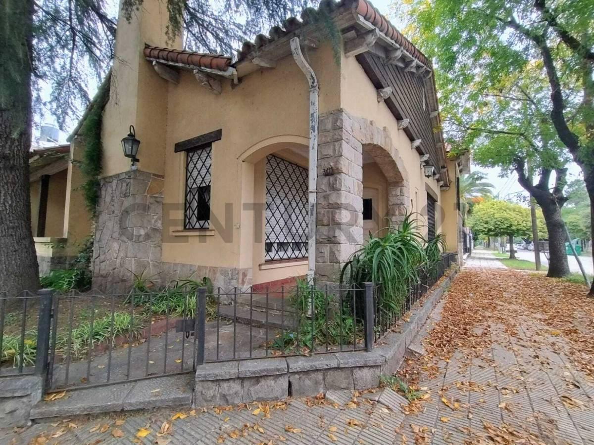 Foto de CASA en VENTA ITUZAINGO SUR - LOTE EN ESQUINA - IDEAL USO COMERCIAL ó, imagen 1
