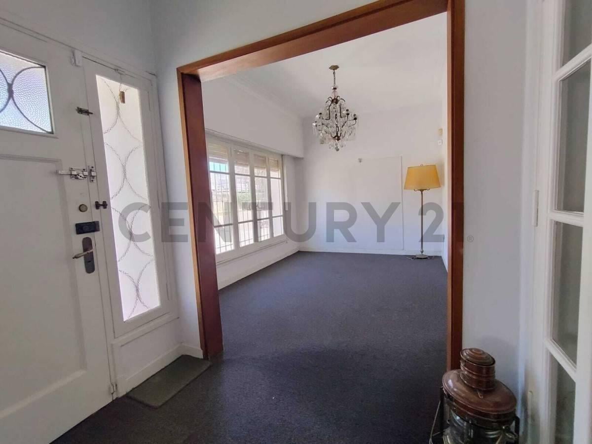 Foto de VENTA CASA 4 AMBIENTES MORON CENTRO APTO PROFESIONAL/ IDEAL, imagen 1
