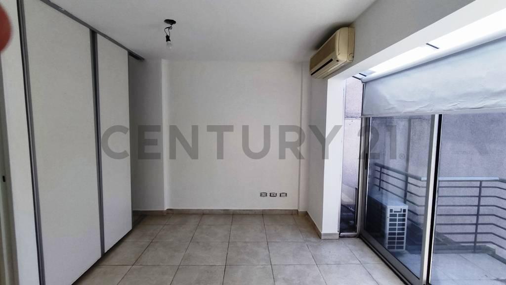 Foto de VENTA DEPARTAMENTO 2 AMBIENTES CON TERRAZA Y BALCON al frente - MORON, imagen 4