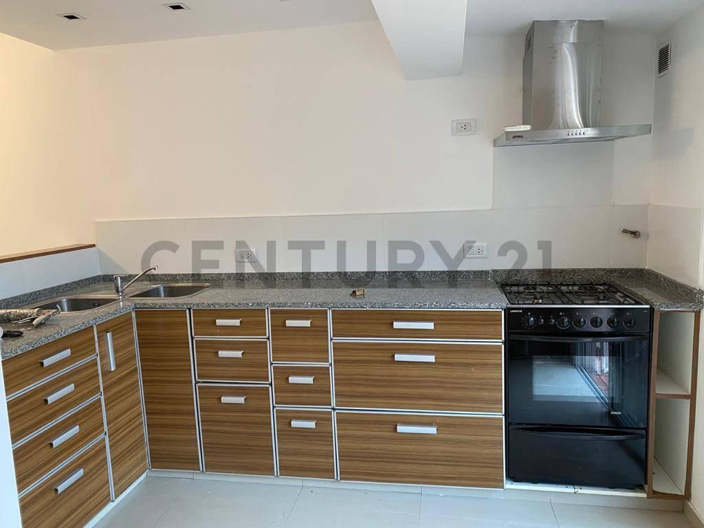 Foto de Casa en Castelar Norte | Jardín + cochera | Lote propio, imagen 2