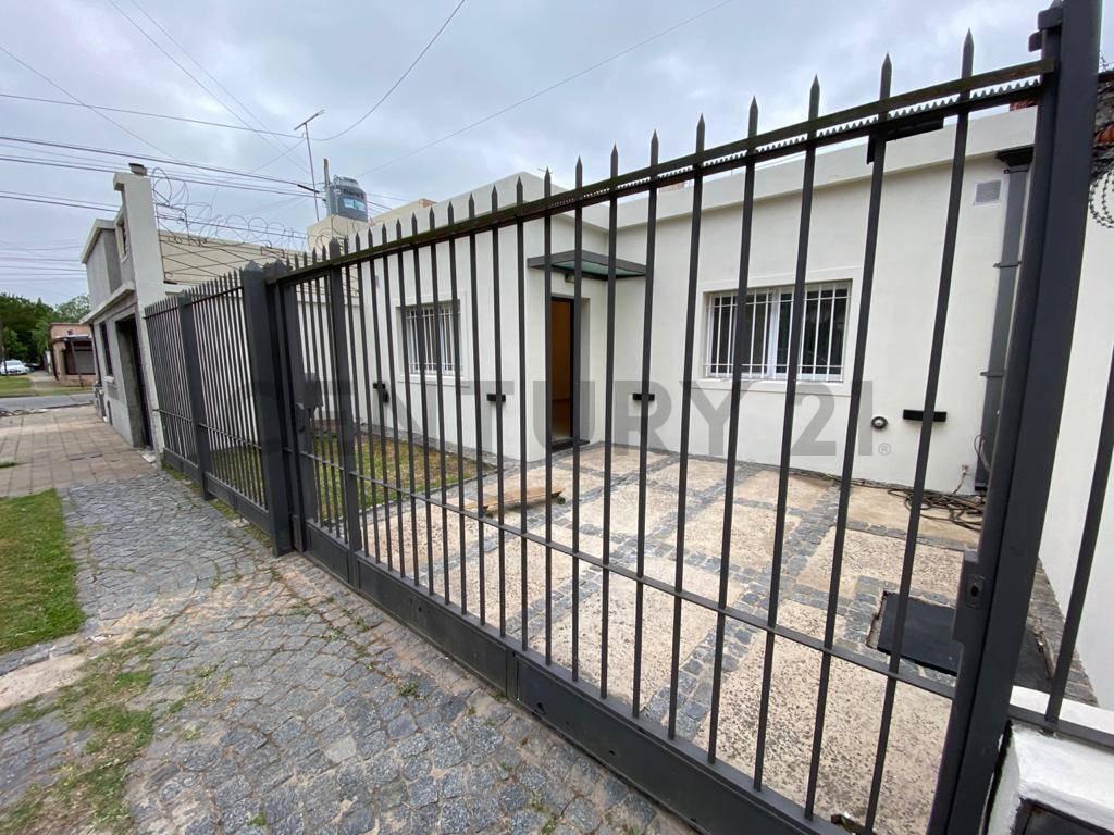 Foto de Casa en Castelar Norte | Jardín + cochera | Lote propio, imagen 4