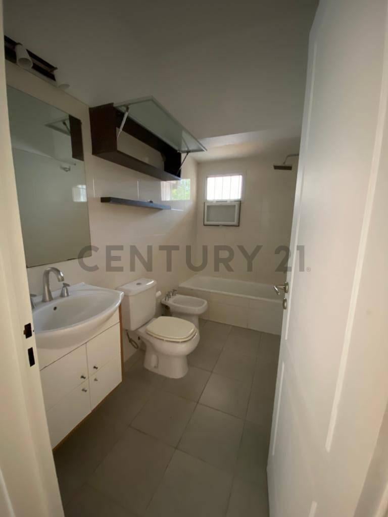 Foto de Casa en Castelar Norte | Jardín + cochera | Lote propio, imagen 3