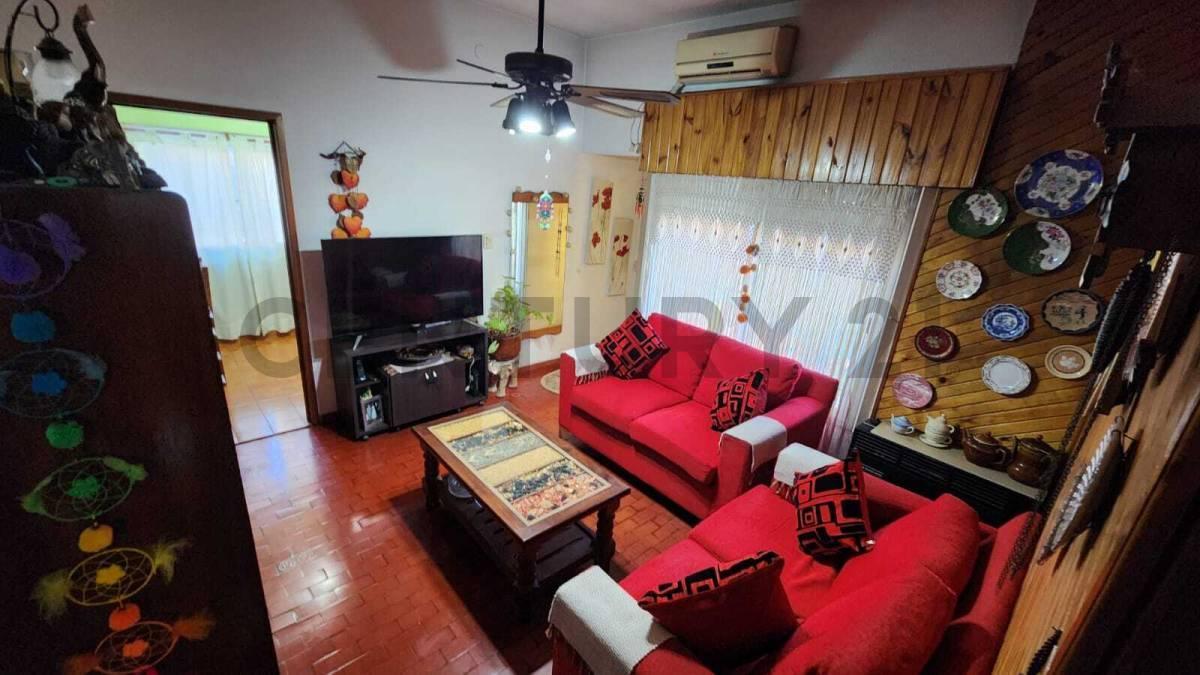 Foto de Casa 5 ambientes con cochera y fondo libre a metros del centro de, imagen 4