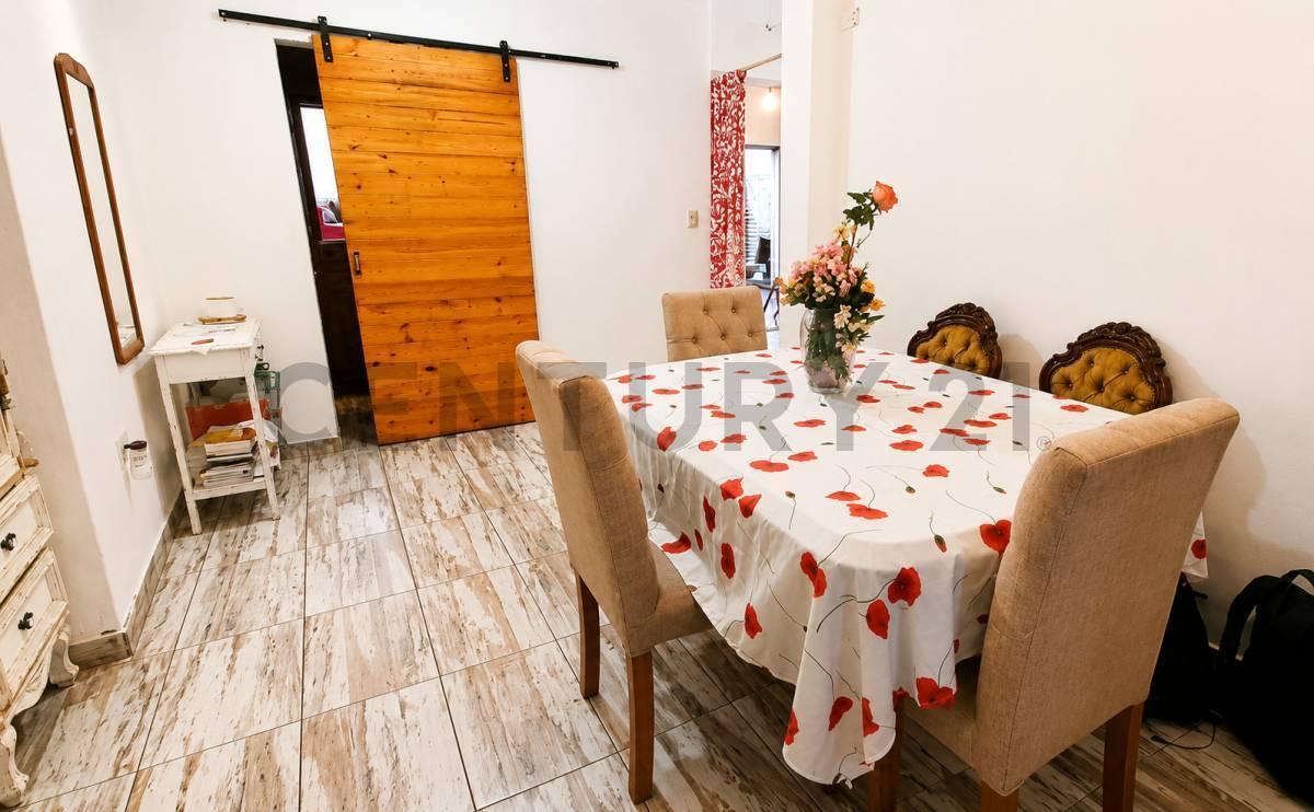 Foto de VENTA CASA 4 AMBIENTES, DOBLE PATIO Y GARAGE, EN CASEROS, imagen 3
